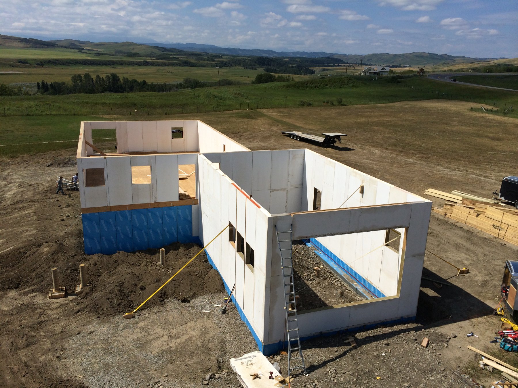 Panelized MEGCRETe™ walls standing, acreage build